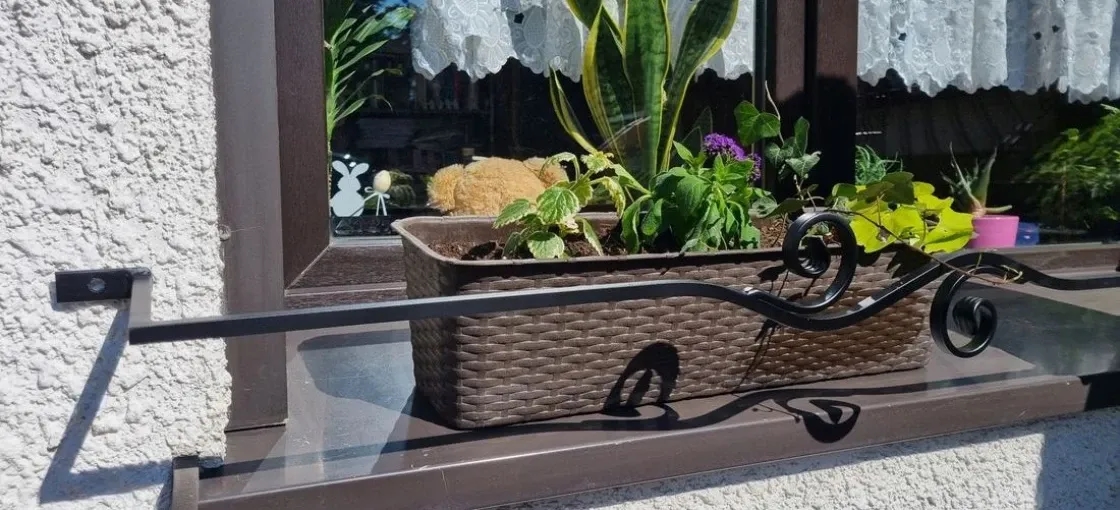 Z czego parapety zewnętrzne? Poznaj materiały i ich właściwości Z czego parapety zewnętrzne? Poznaj materiały i ich właściwości