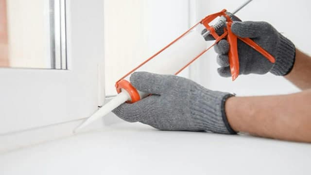 Jak kłaść silikon w łazience: 8 kroków do idealnego efektu Jak kłaść silikon w łazience: 8 kroków do idealnego efektu